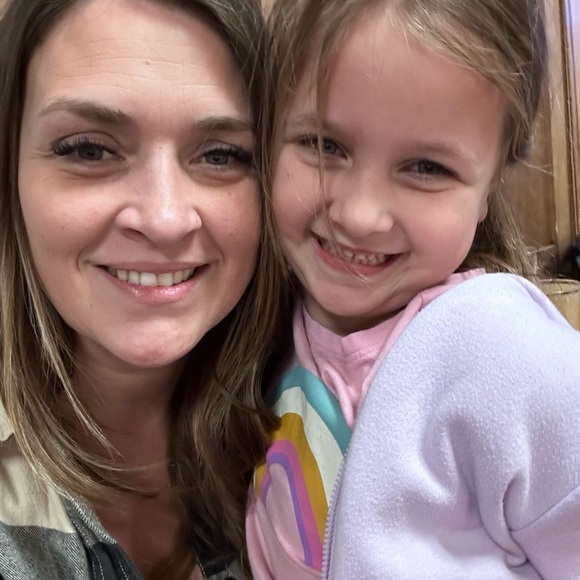 Meet your Poshers, Angel & Thea - Picture 3 of 5